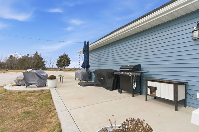 9721 State Highway C, Marshfield, MO 65706