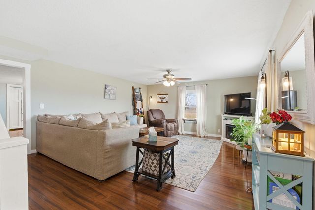 9721 State Highway C, Marshfield, MO 65706