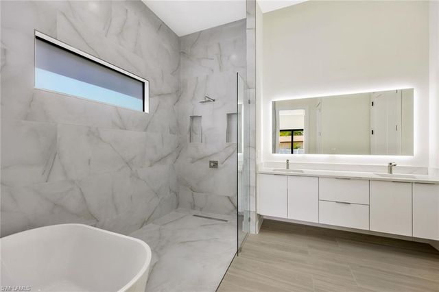 1297 Trail Terrace DR, Naples, FL 34103
