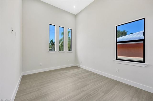 1297 Trail Terrace DR, Naples, FL 34103