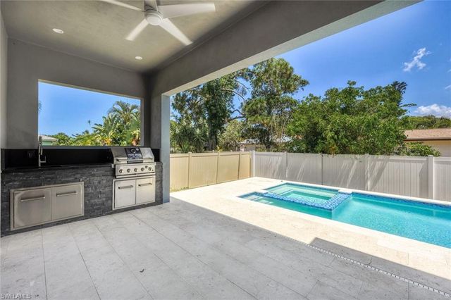 1297 Trail Terrace DR, Naples, FL 34103