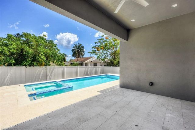 1297 Trail Terrace DR, Naples, FL 34103