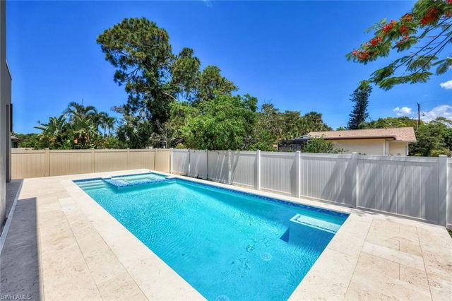 1297 Trail Terrace DR, Naples, FL 34103
