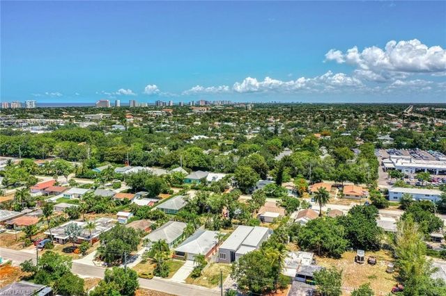 1297 Trail Terrace DR, Naples, FL 34103