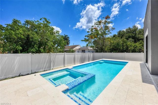 1297 Trail Terrace DR, Naples, FL 34103