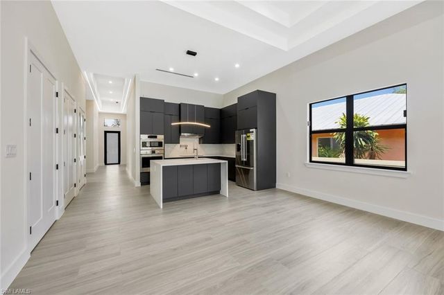 1297 Trail Terrace DR, Naples, FL 34103