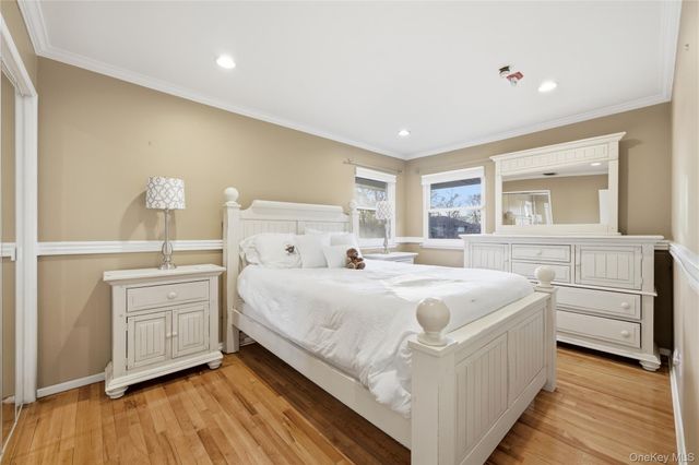 49 Canterbury Road, Woodbury, NY 11797