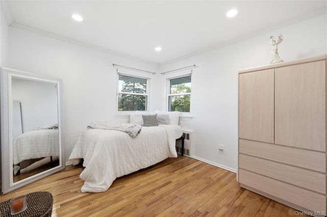 49 Canterbury Road, Woodbury, NY 11797