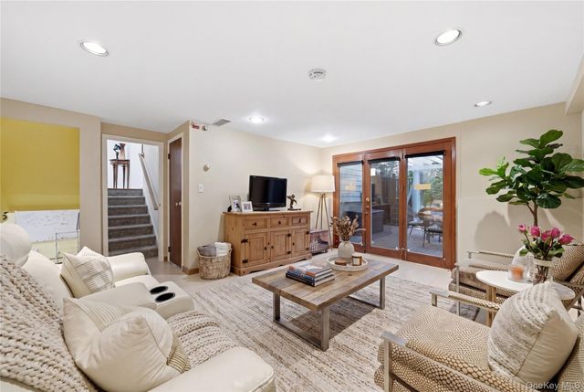 49 Canterbury Road, Woodbury, NY 11797