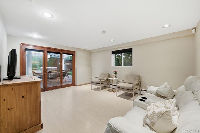 49 Canterbury Road, Woodbury, NY 11797