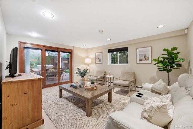 49 Canterbury Road, Woodbury, NY 11797