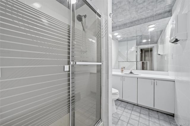 49 Canterbury Road, Woodbury, NY 11797