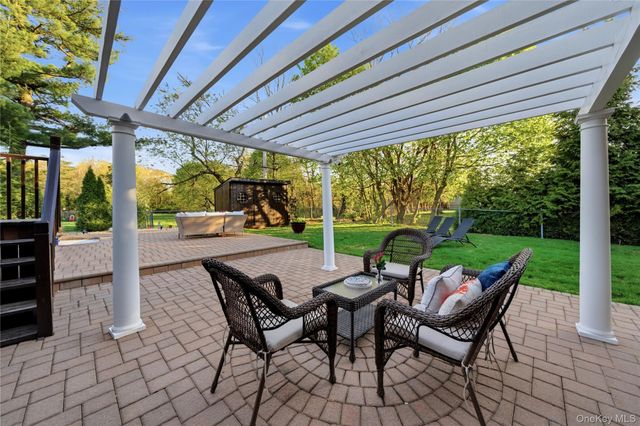 49 Canterbury Road, Woodbury, NY 11797