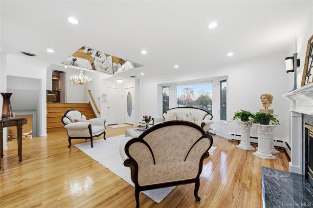 49 Canterbury Road, Woodbury, NY 11797