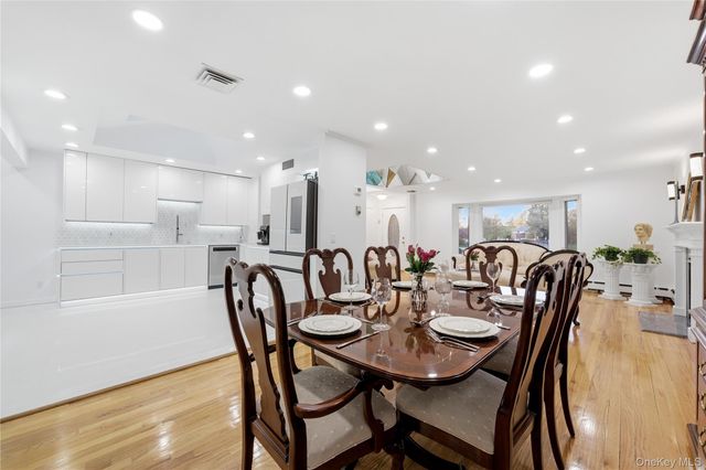 49 Canterbury Road, Woodbury, NY 11797