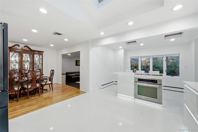 49 Canterbury Road, Woodbury, NY 11797