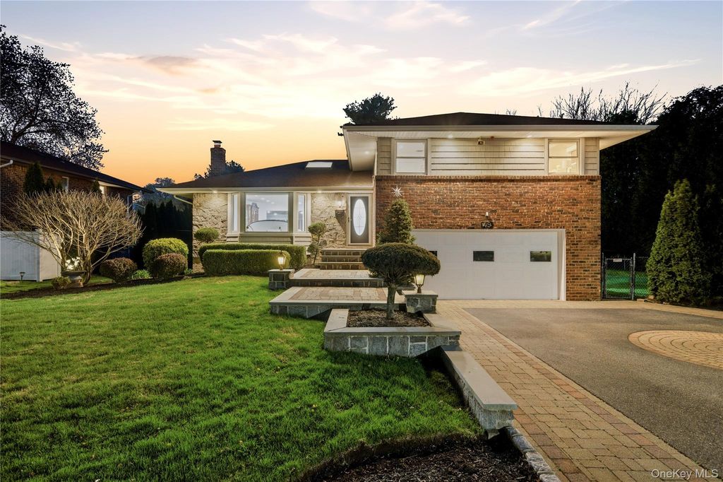 49 Canterbury Road, Woodbury, NY 11797