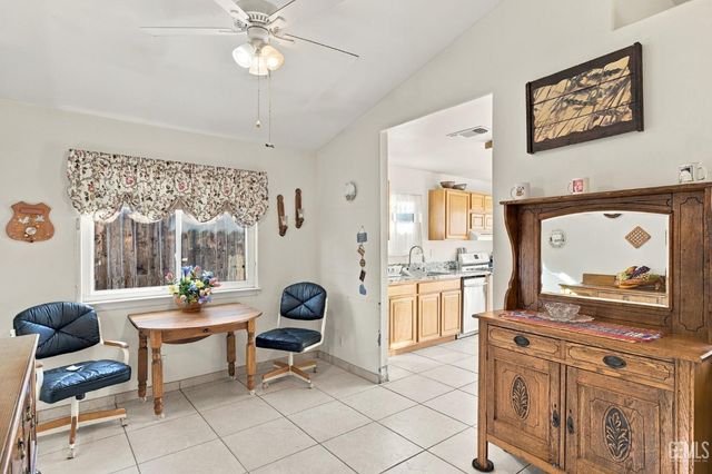 6217 Castle Cary Drive, Bakersfield, CA 93306