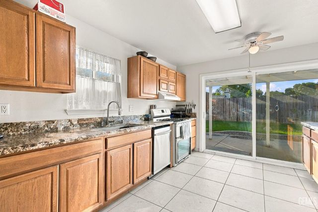6217 Castle Cary Drive, Bakersfield, CA 93306