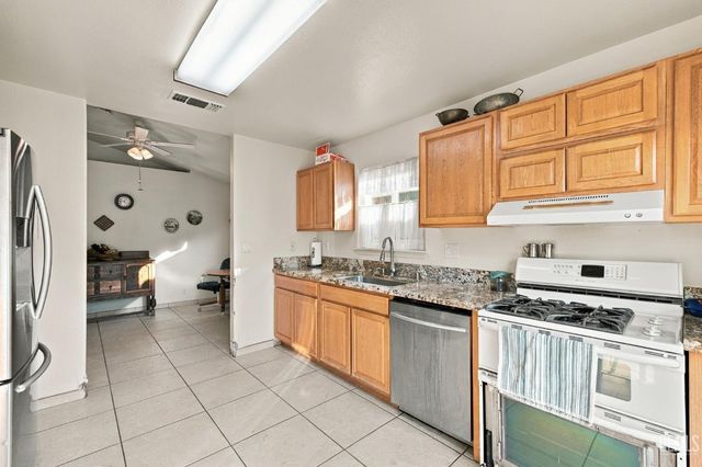 6217 Castle Cary Drive, Bakersfield, CA 93306