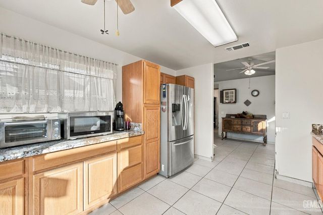 6217 Castle Cary Drive, Bakersfield, CA 93306