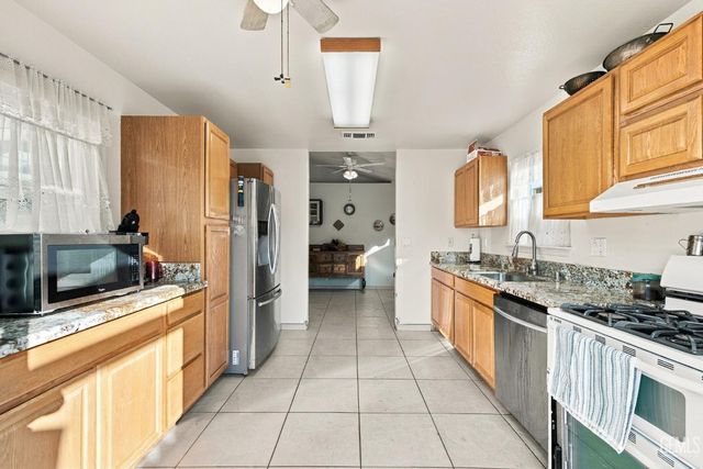 6217 Castle Cary Drive, Bakersfield, CA 93306
