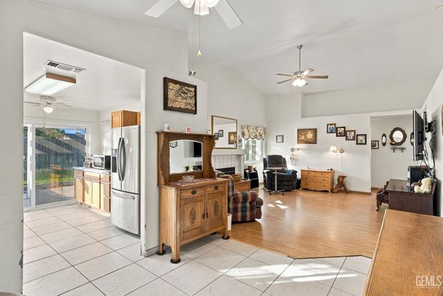 6217 Castle Cary Drive, Bakersfield, CA 93306