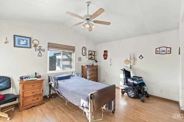 6217 Castle Cary Drive, Bakersfield, CA 93306