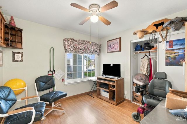 6217 Castle Cary Drive, Bakersfield, CA 93306