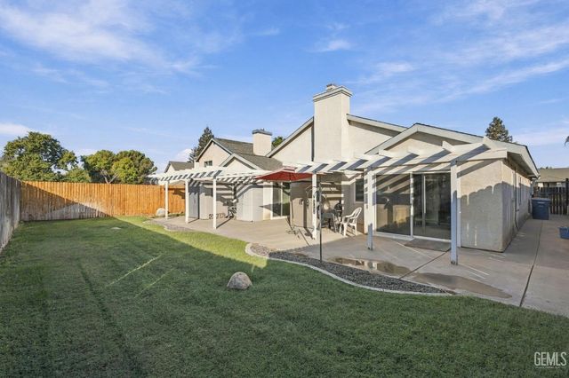 6217 Castle Cary Drive, Bakersfield, CA 93306