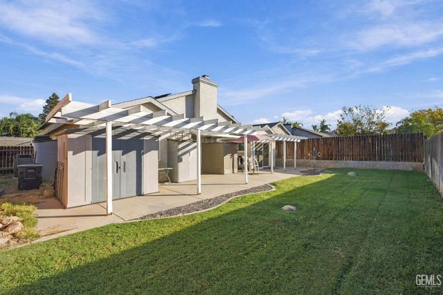 6217 Castle Cary Drive, Bakersfield, CA 93306