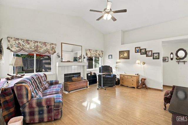 6217 Castle Cary Drive, Bakersfield, CA 93306
