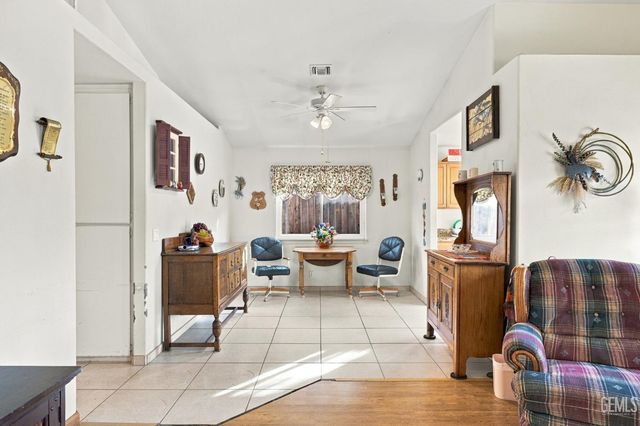 6217 Castle Cary Drive, Bakersfield, CA 93306