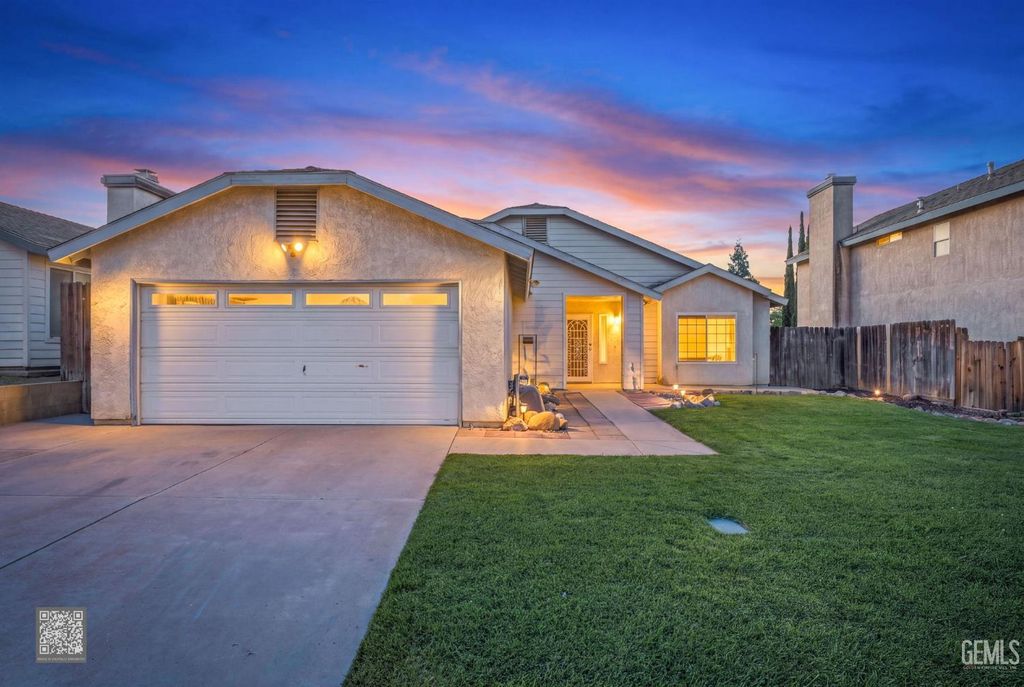 6217 Castle Cary Drive, Bakersfield, CA 93306