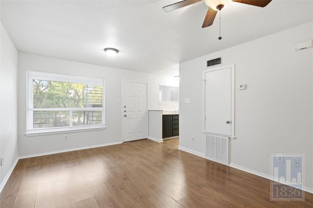 1514 Parker LN 102, Austin, TX 78741