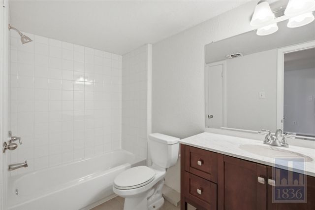 1514 Parker LN 102, Austin, TX 78741