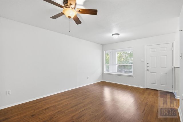 1514 Parker LN 102, Austin, TX 78741