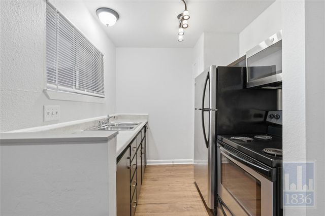 1514 Parker LN 102, Austin, TX 78741