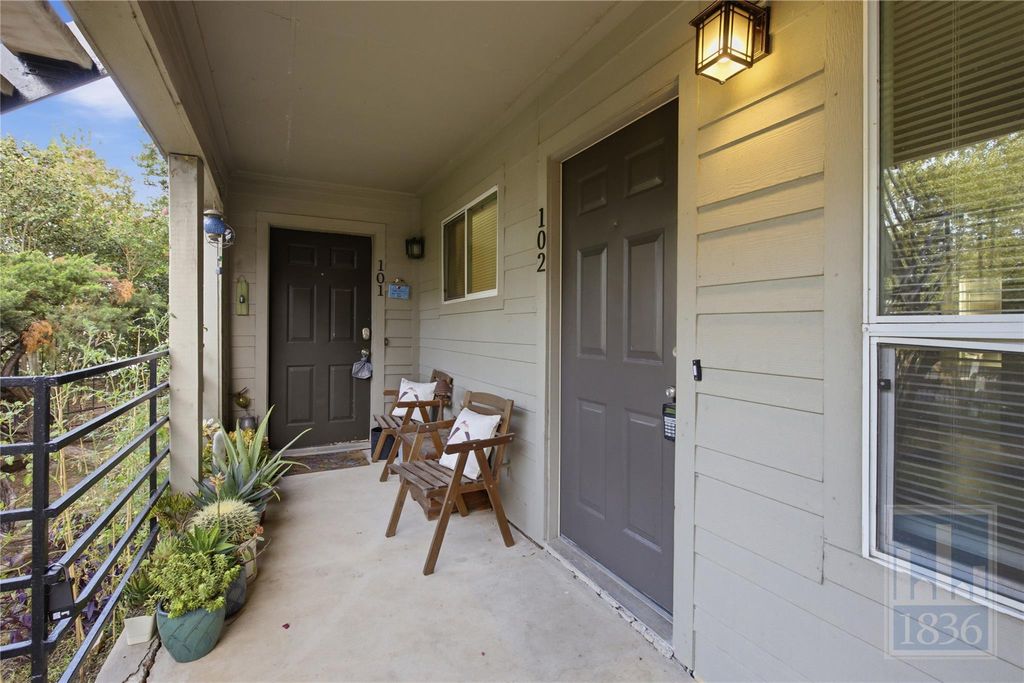 1514 Parker LN 102, Austin, TX 78741