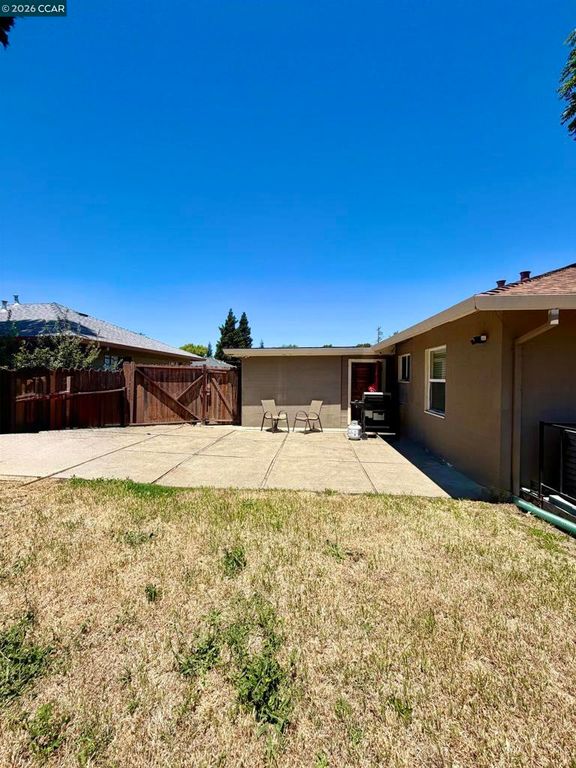 Image 11 of property listing at 1521 Empire, Fairfield, CA 94533