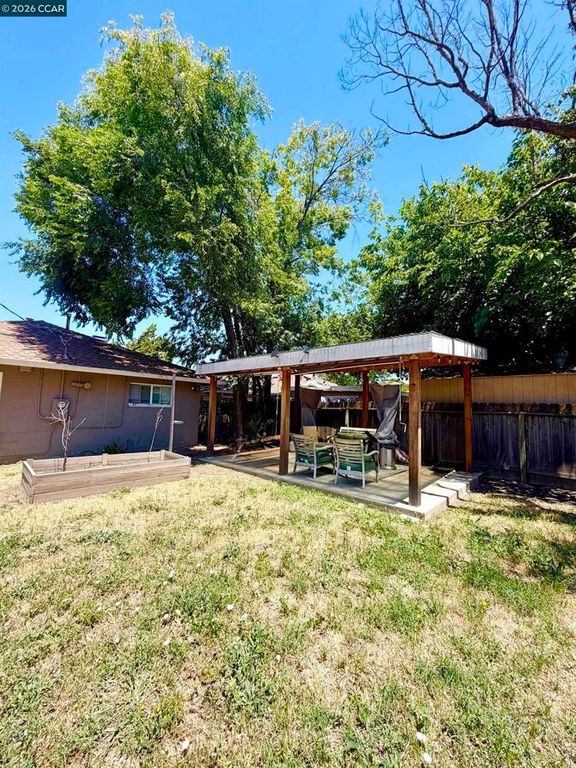 Image 13 of property listing at 1521 Empire, Fairfield, CA 94533