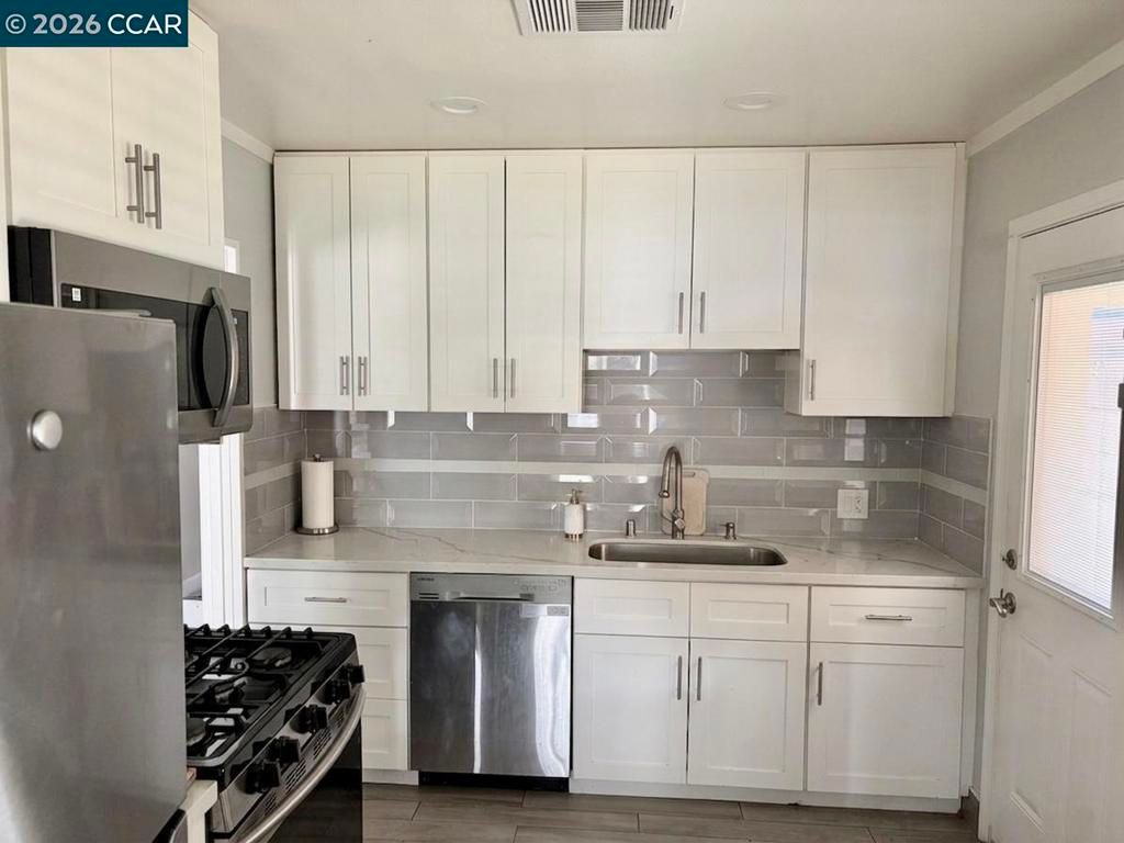 Image 3 of property listing at 1521 Empire, Fairfield, CA 94533