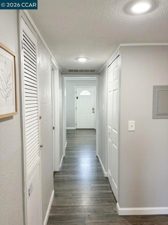 Image 5 of property listing at 1521 Empire, Fairfield, CA 94533