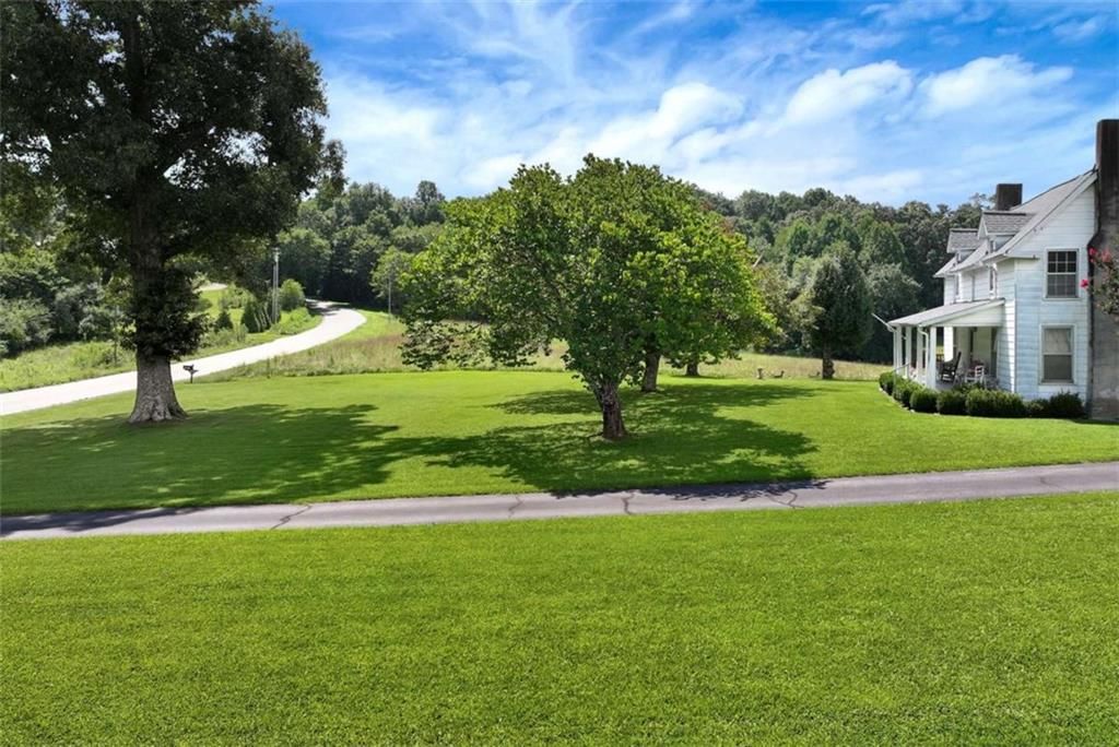 Image 4 of property listing at 4041 Ada Street, Blue Ridge, GA 30513