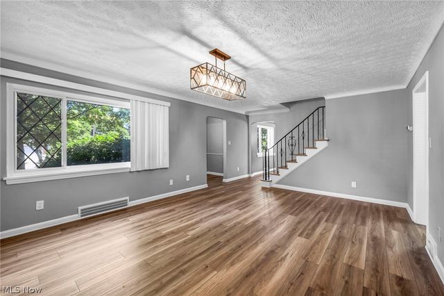 6524 E Pleasant Valley Road, Independence, OH 44131