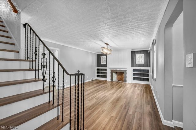 6524 E Pleasant Valley Road, Independence, OH 44131