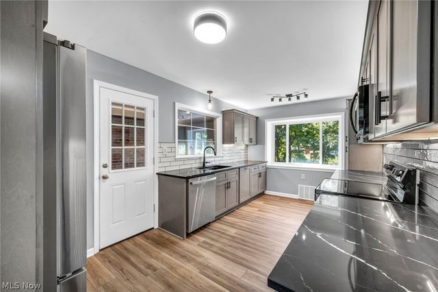6524 E Pleasant Valley Road, Independence, OH 44131