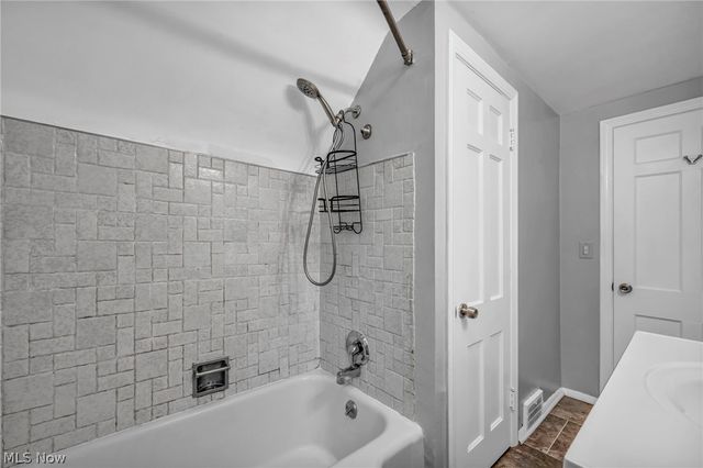 6524 E Pleasant Valley Road, Independence, OH 44131