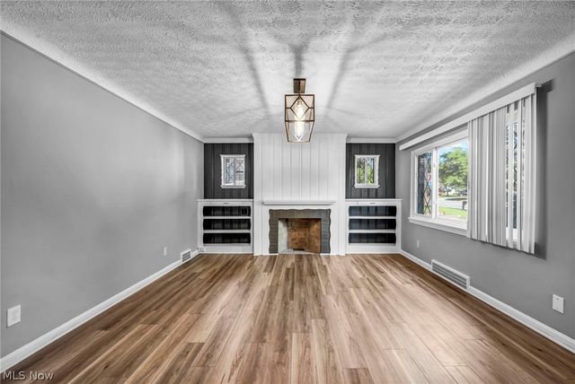 6524 E Pleasant Valley Road, Independence, OH 44131