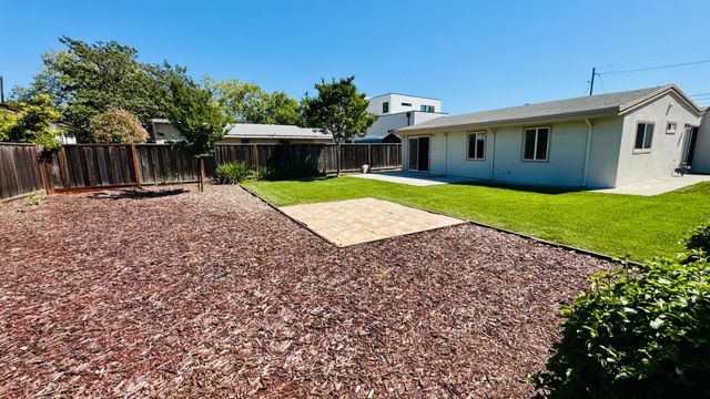 1772 San Luis Avenue, Mountain View, CA 94043